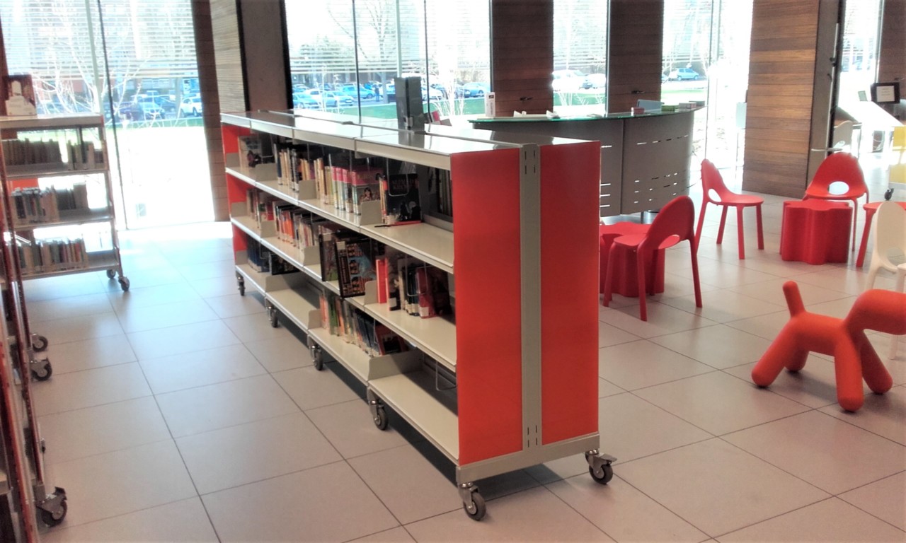 Metallic audiovisual media display stand