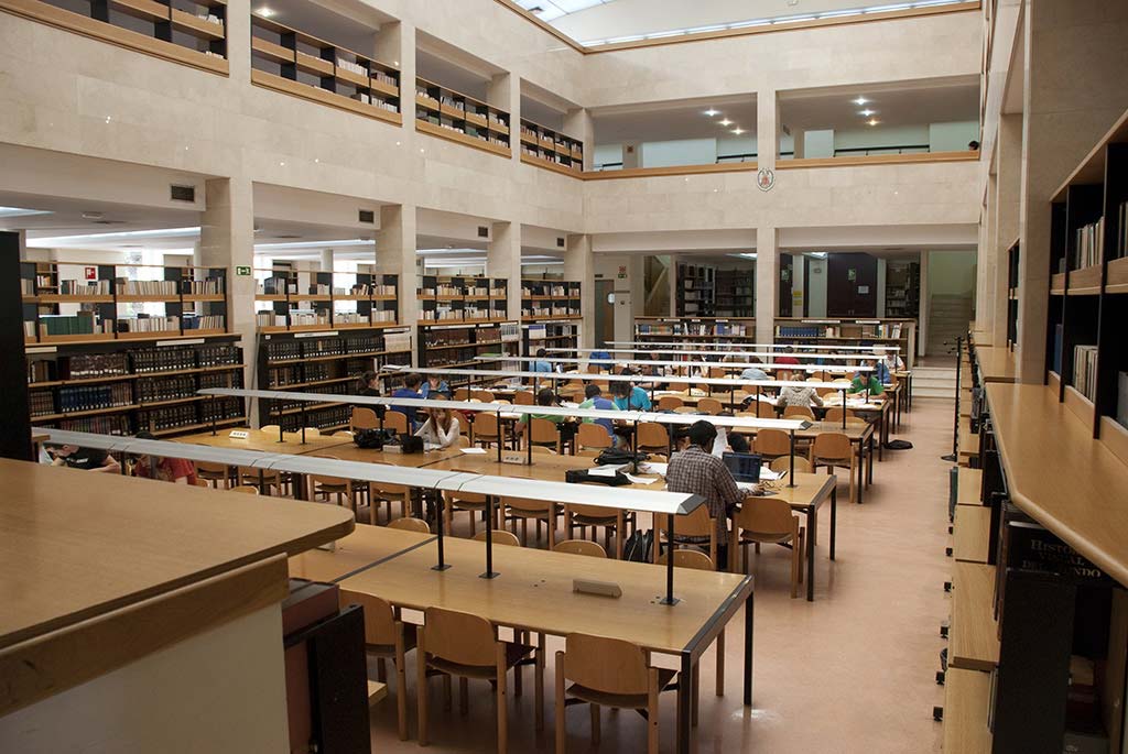 Biblioteca de la Facultad de Educación. Universidad Complutense de Madrid