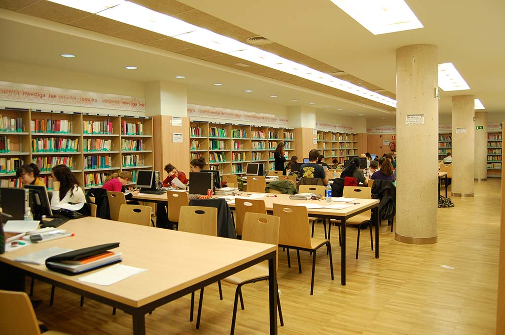 Biblioteca de la Facultad de Educación. Universidad Complutense de Madrid