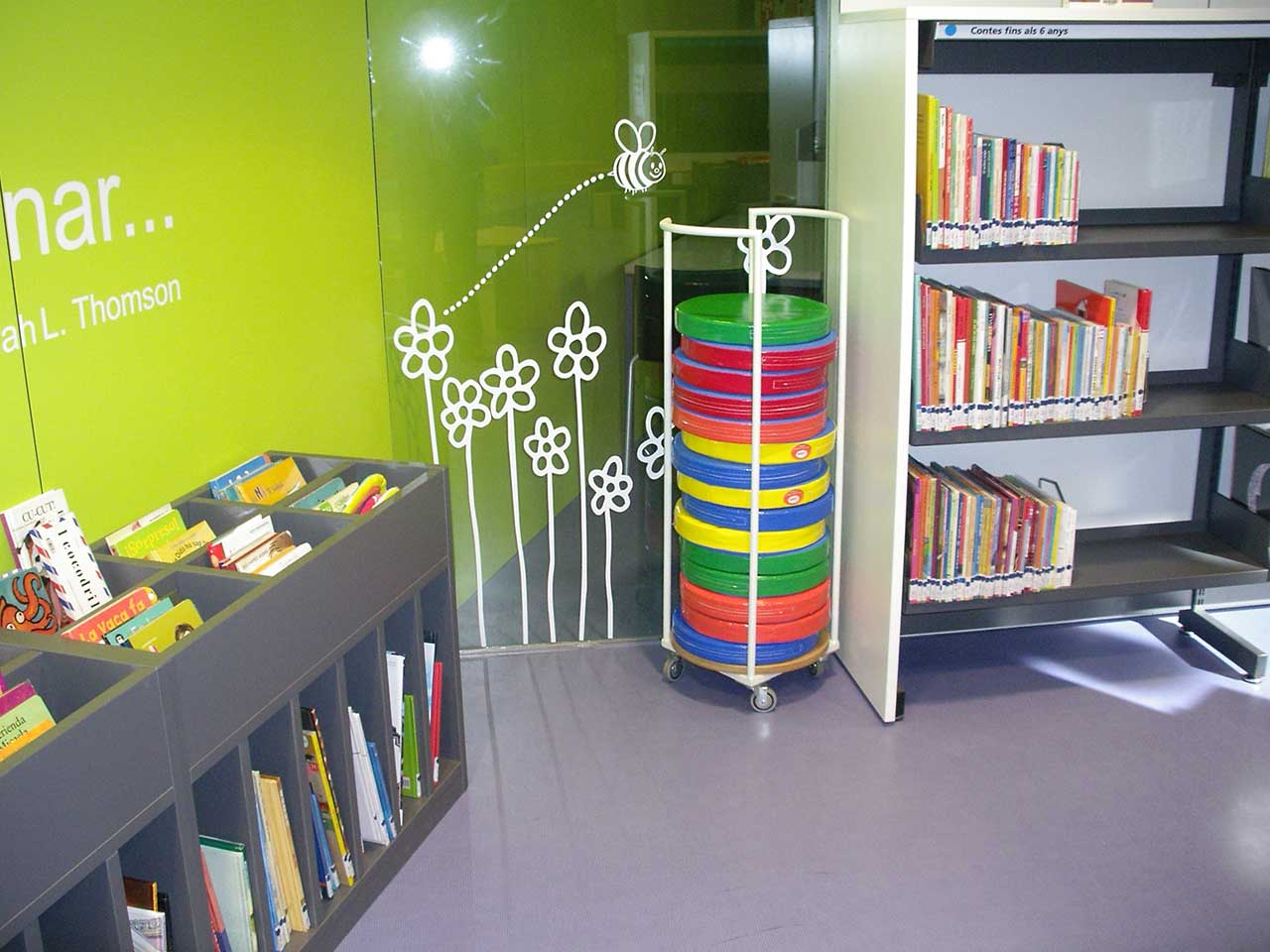 Carro porta cojines Metalundia Carro biblioteca con 12 cojines | Hermex