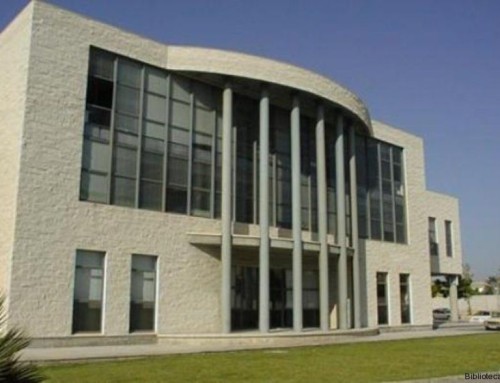 Biblioteca de la Universidad Miguel Hernández de Elche – Edificio Francisco Javier Balmis del Campus de Sant Joan d`Alacant (Alicante)