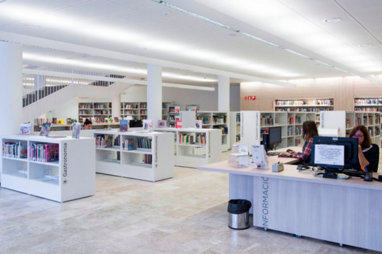 BIBLIOTECA CENTRAL DE CERDANYOLA DEL VALLÈS (BARCELONA)