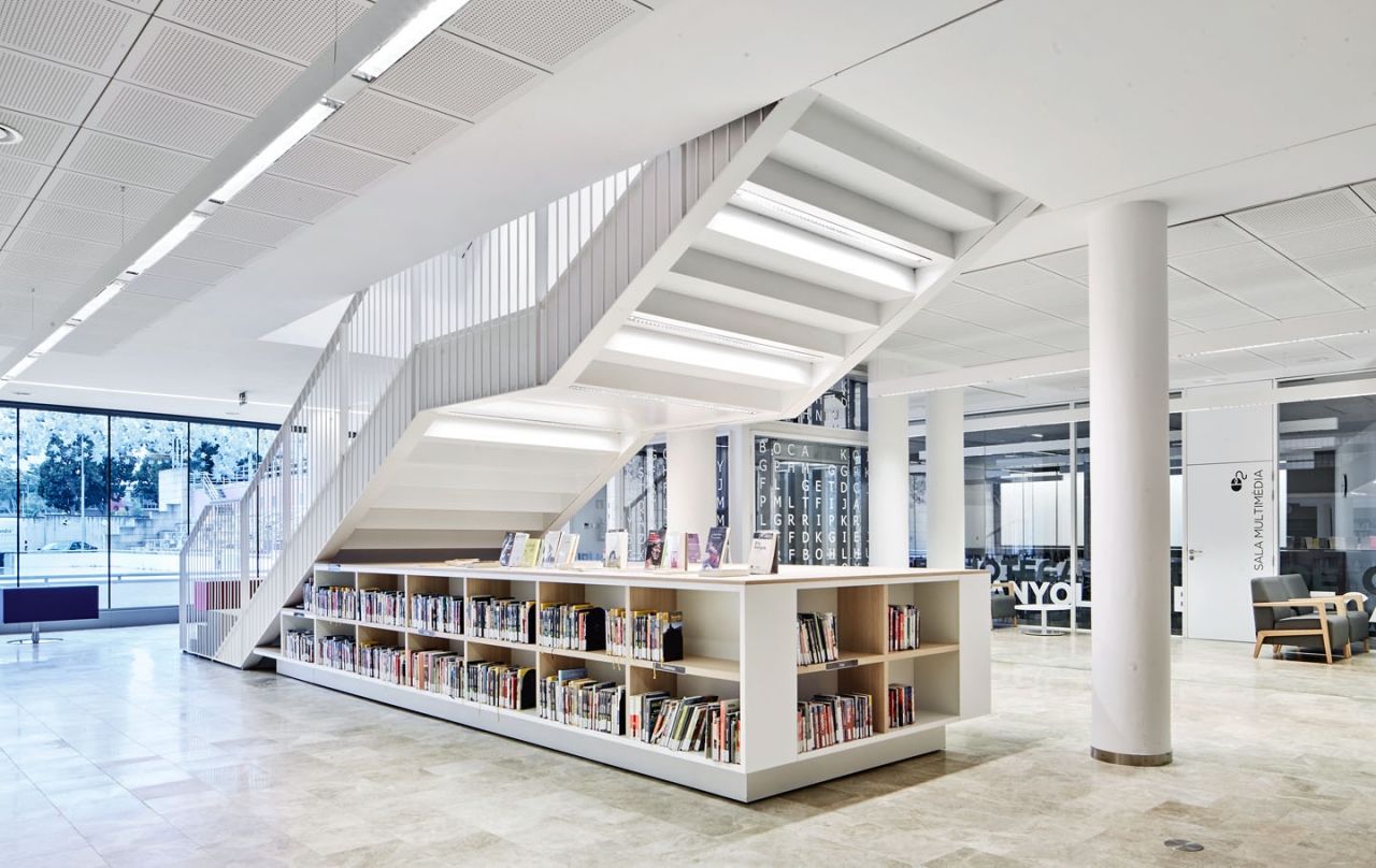 BIBLIOTECA CENTRAL DE CERDANYOLA DEL VALLÈS (BARCELONA)