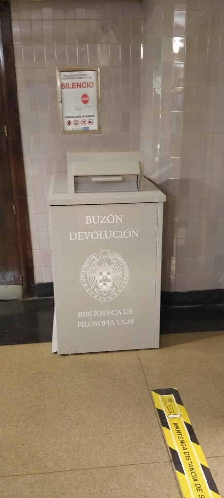 Buzón metálico grande