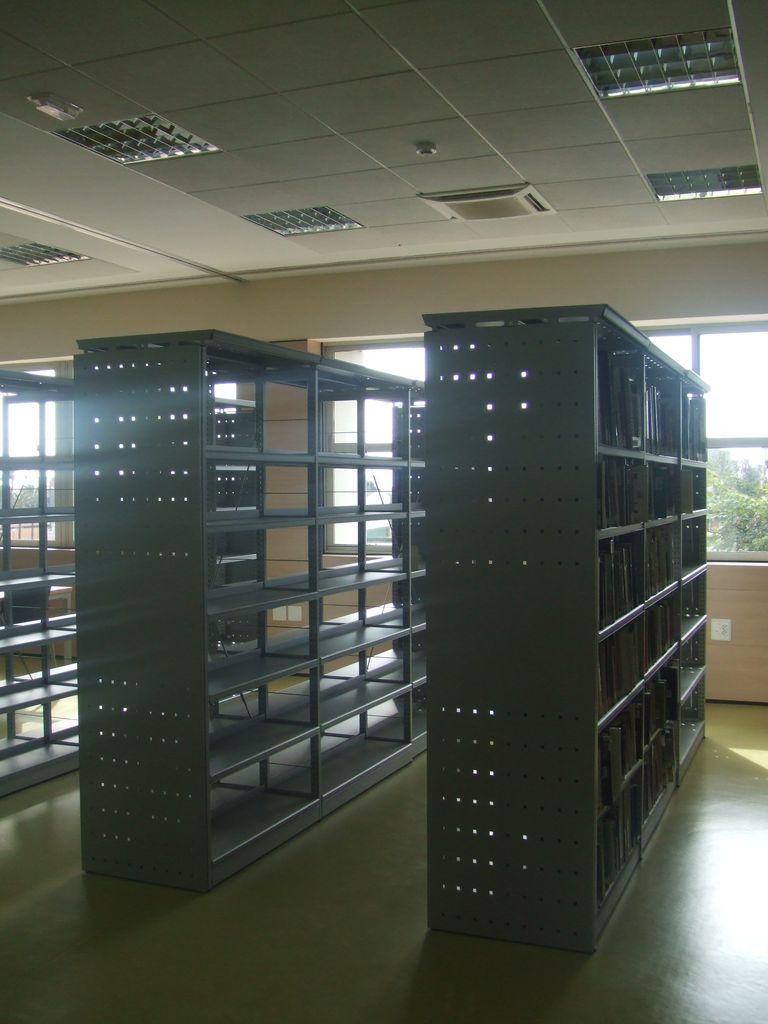 3 ESTANTERÍAS FIJAS METÁLICAS DE DEPÓSITO. CORTÁZAR