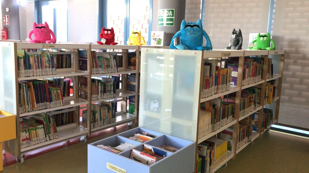 7 ESTANTERÍAS DE BIBLIOTECAS. NEOLUNDIA