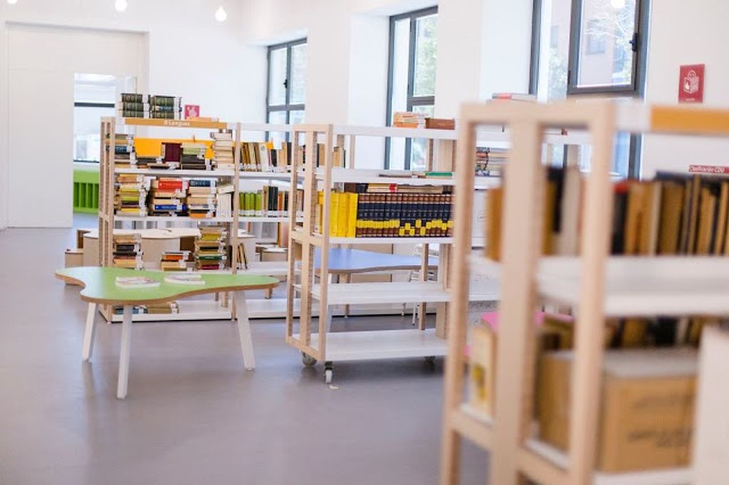 7 ESTANTERÍAS DE BIBLIOTECAS. NEOLUNDIA