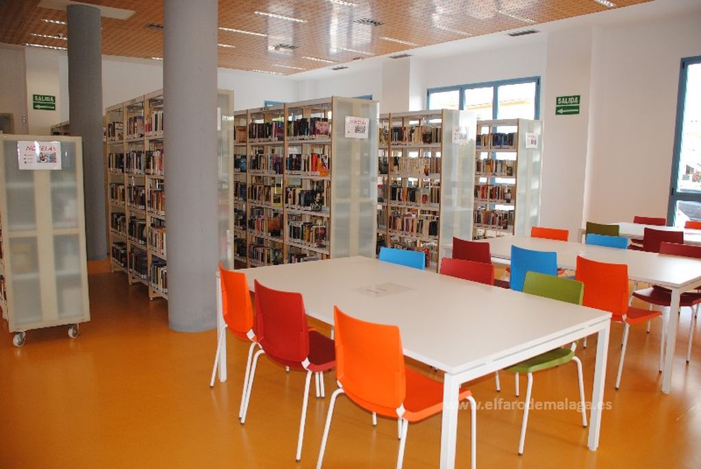 7 ESTANTERÍAS DE BIBLIOTECAS. NEOLUNDIA