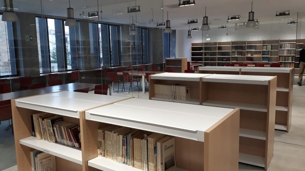 7 ESTANTERÍAS DE BIBLIOTECAS. NEOLUNDIA