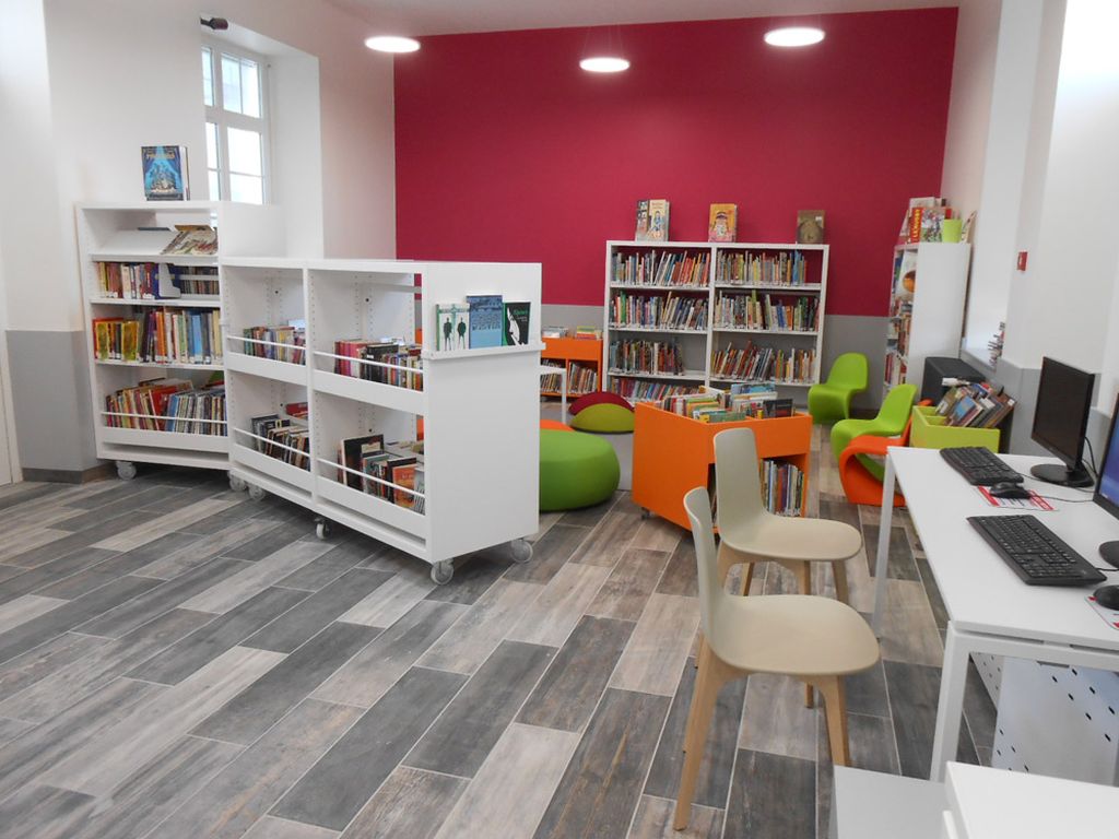 7 ESTANTERÍAS DE BIBLIOTECAS. NEOLUNDIA